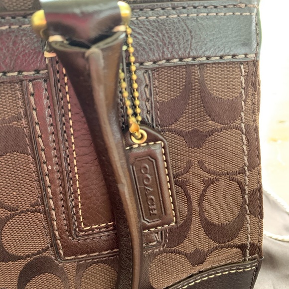 Coach Turn Lock Shoulder Bag H0773 - Picture 3 of 8